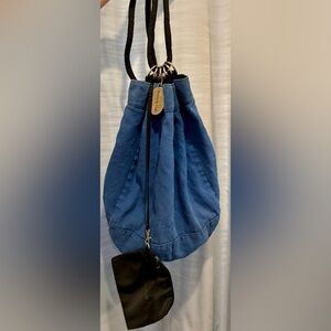 Reversible Kenneth Cole NEW YORK Cable Drawstring Bag in Blue Canvas & Black